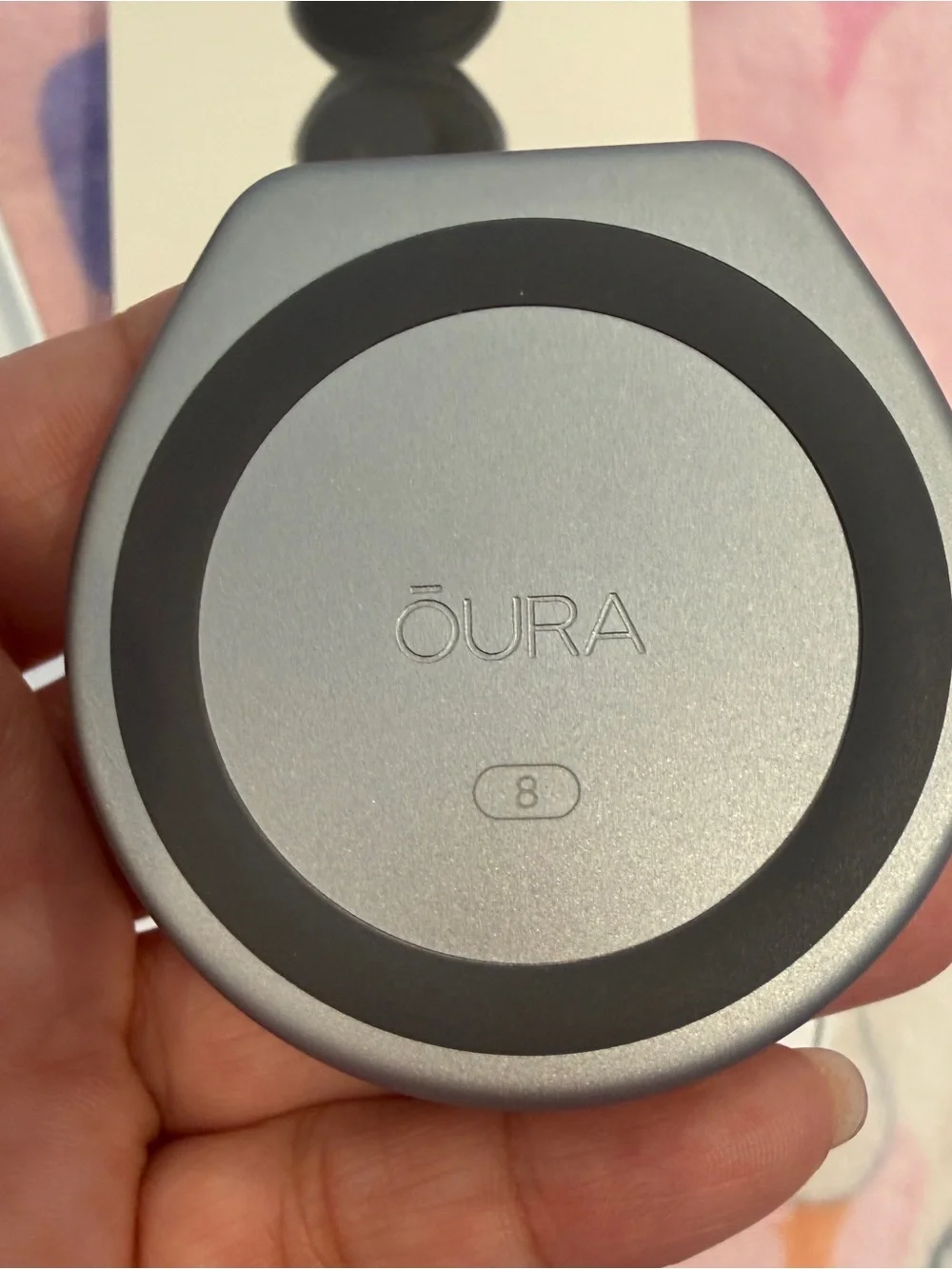 NIB Oura Ring 4  (Gold Finish) Smart Ring size 8 and Travel Charger